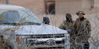 Migrantes acusan a la Guardia de Texas de dispararles mientras duermen en México