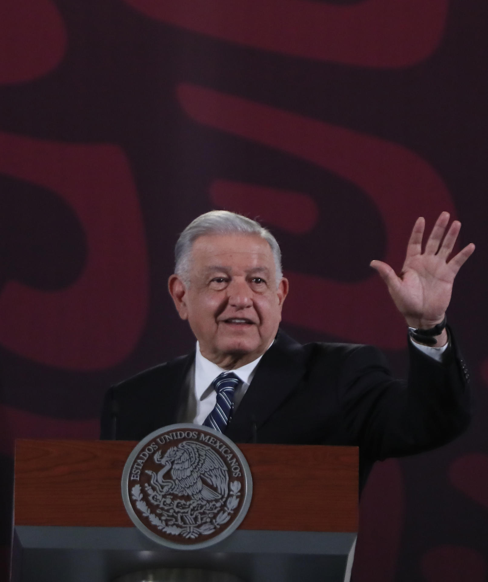 El presidente de México, Andrés Manuel López Obrador, habla durante una rueda de prensa este miércoles, en el Palacio Nacional, en la Ciudad de México (México). EFE/ Mario Guzmán
