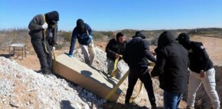 Autoridades sepultan a 67 cadáveres no identificados en mexicana Ciudad Juárez