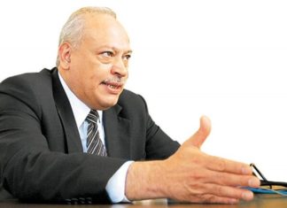 Energía eléctrica con precio adecuado y contratos transparente, pide empresario