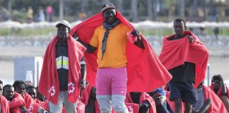 Unos 50 migrantes desaparecidos y 9 supervivientes al hundirse un cayuco rumbo a Canarias