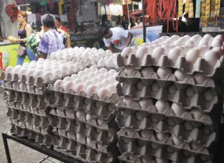 Precio de huevos sigue a la baja y el aceite escaso en mercados hondureños
