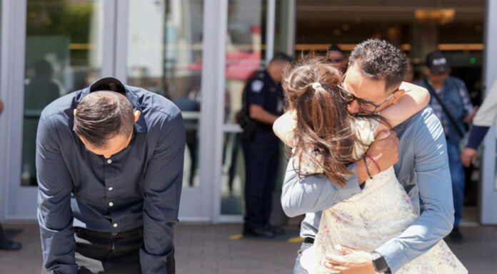 Regresan a EEUU dos “soñadores” atrapados en México lejos de su familia por más de un año