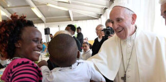 El papa asegura que los cristianos no pueden admitir muros contra los migrantes