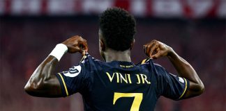Vinícius se pone el traje de Cristiano Ronaldo