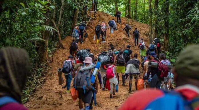 Panamá dará un permiso temporal para que migrantes enviados por EEUU tramiten su salida