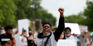 Activistas piden investigar la muerte de un afroamericano a manos de la Policía en EEUU