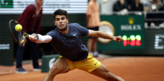 Alcaraz alza el tono y vuelve a citarse con Tsitsipas en cuartos de París