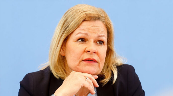 Alemania planea expulsar a los migrantes que celebren en Internet actos terroristas