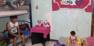 Albergue mexicano construye «casitas» para migrantes que esperan en la frontera con EE.UU.