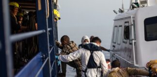 Llegan a Italia los 12 migrantes que el Gobierno de Meloni mantenía retenidos en Albania