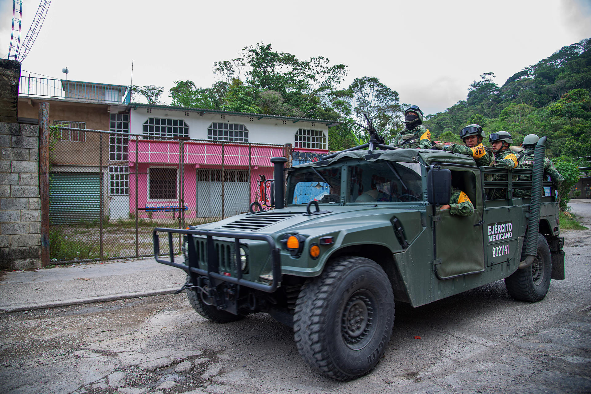 Soldados mexicanos patrullan el 13 de junio de 2024 en la comunidad de Tila, municipio de Yajalón, estado de Chiapas (México). EFE/ Carlos López
