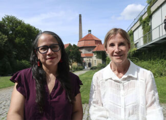 La poeta mexicana Sara Uribe invita a actuar por los desaparecidos en México desde Berlín