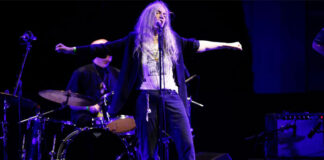 El rock reivindicativo de Patti Smith transporta Barcelona al centro de los Estados Unidos