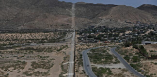 Manifestantes cierran Puente fronterizo México-EE.UU. en protesta contra reforma judicial