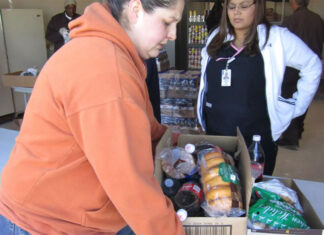 Auxilios oficiales en Denver y Los Ángeles, una tabla de salvación para familias latinas