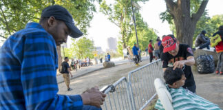 Grupos activistas de Nueva York denuncian gran redada contra inmigrantes en un refugio