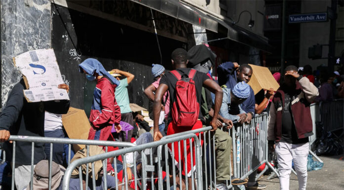 Unas 50 mil familias inmigrantes en Nueva York en riesgo de desalojo ante el curso escolar