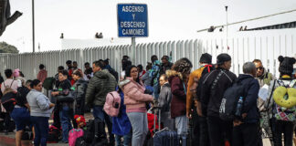 Inmigrantes en el sur de México ya pueden tramitar sus citas de asilo a través de CBP One