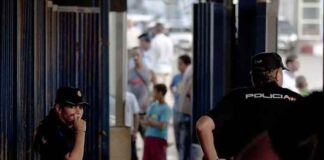 Policía española aconseja a sus agentes en la frontera usar mascarilla y guantes por mpox