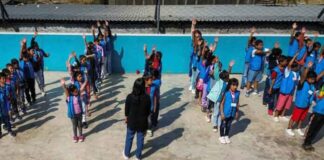 Niños migrantes se gradúan de primera escuela en albergue en la frontera norte de México