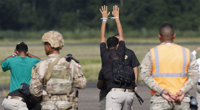 Trump deja a migrantes sin ayuda legal y más vulnerables a una deportación