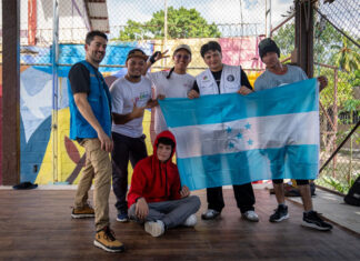 Actor mexicano Gerardo Méndez visita Honduras para apoyar a afectados por desplazamiento forzado