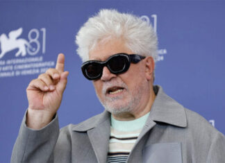 Almodóvar en Venecia: convertir a niños migrantes en invasores es «profundamente estúpido»