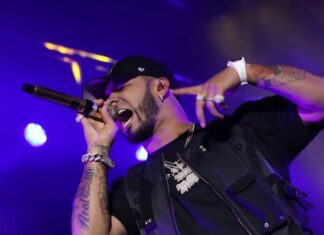 Anuel AA y Justin Quiles participan en un mitin de Trump