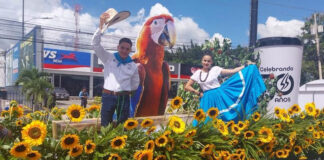 Con coloridos desfiles celebran 446 aniversario de Tegucigalpa