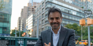 Eugenio Derbez promete risas y una “historia de éxito latino” en ‘Y llegaron de noche’