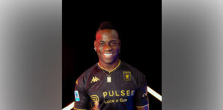 Balotelli vestirá una camiseta histórica en el Génova