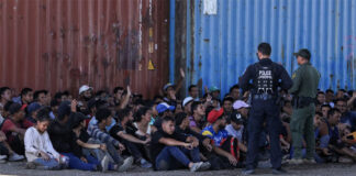 Trump liberó a más del doble de migrantes criminales convictos en EEUU que Biden