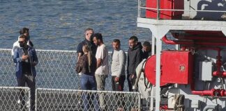 Desembarcan en Italia 252 migrantes, incluidos 98 menores, rescatados en el Mediterráneo