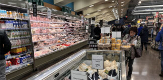 La cesta de Acción de Gracias vuelve a bajar pero sigue un 20 % más cara que hace 5 años