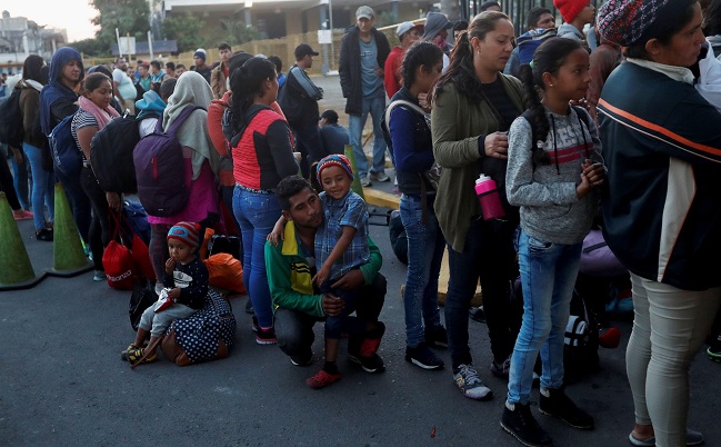 Caravana migrante comienza su ruta por el sureste de México