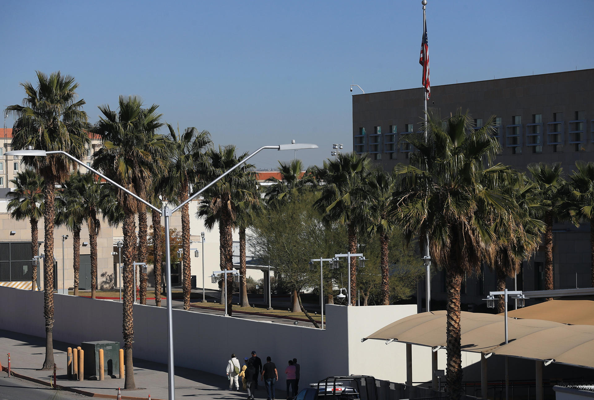 Fotografía del consulado estadounidense este lunes en Ciudad Juárez, Chihuahua (México). EFE/ Luis Torres
