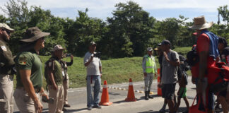La caravana migrante se topa con el bloqueo de las autoridades en el sur de México