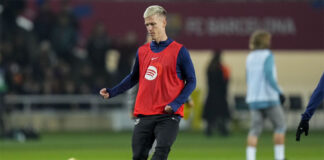 Laporta se reune con Flick para informarle de las opciones para inscribir a Olmo y Víctor