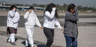 Los últimos deportados de 2024 arriban a Guatemala desde EE.UU. con temor a Donald Trump