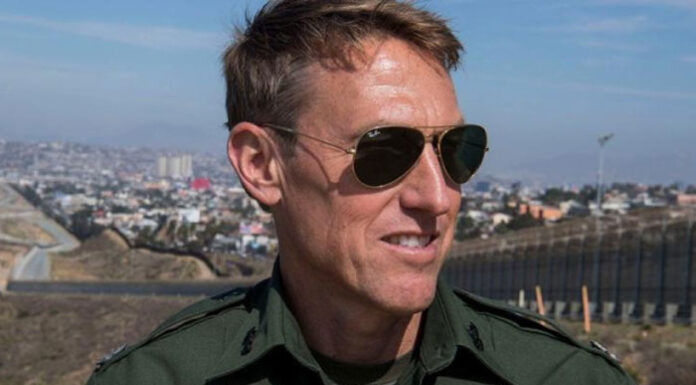 Trump elige a su nuevo jefe de la Oficina de Aduanas y Protección Fronteriza