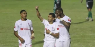 Olimpia golea y es líder, Real España doblega en el fango a la R. Sociedad