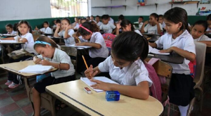 Este 2025 se cambia a 50 % de acumulativo y 50 % de exámenes en sistema público