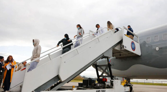 El Gobierno de Trump reanuda vuelos de deportación de inmigrantes a terceros países