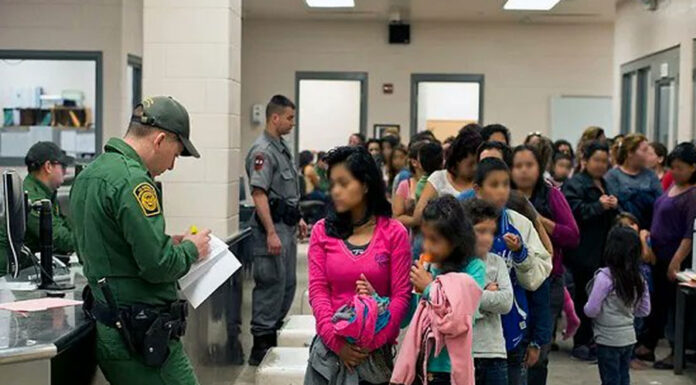 Trump empezará sus macroredadas de migrantes la semana próxima en Chicago, según el WSJ