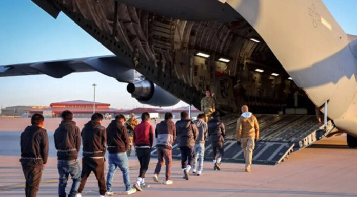 El Gobierno de Trump deja de usar aviones militares para deportaciones por su alto costo