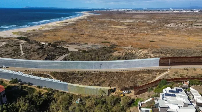 El Gobierno de Trump retoma la reconstrucción del muro en la fronteriza Tijuana