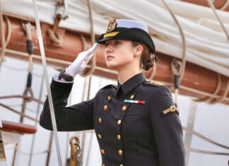 La heredera del trono de España embarca en un buque escuela para su instrucción militar