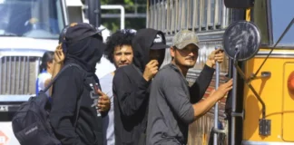 Tristeza, impotencia y frustración entre migrantes hondureños deportados en la era Trump