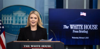 Casa Blanca dice que orden judicial para no deportar a venezolanos carece de base legal